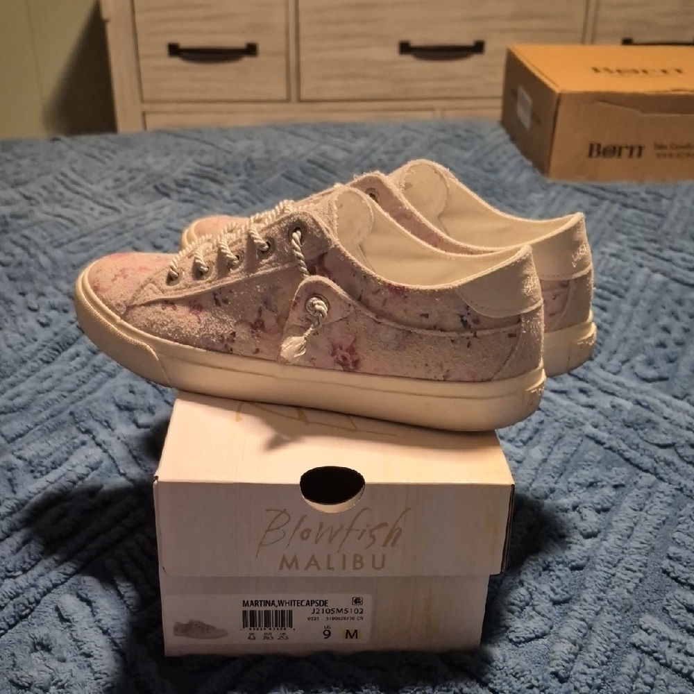 Blowfish Malibu Martina Whitecapsde Sz 9 EUC In Box
